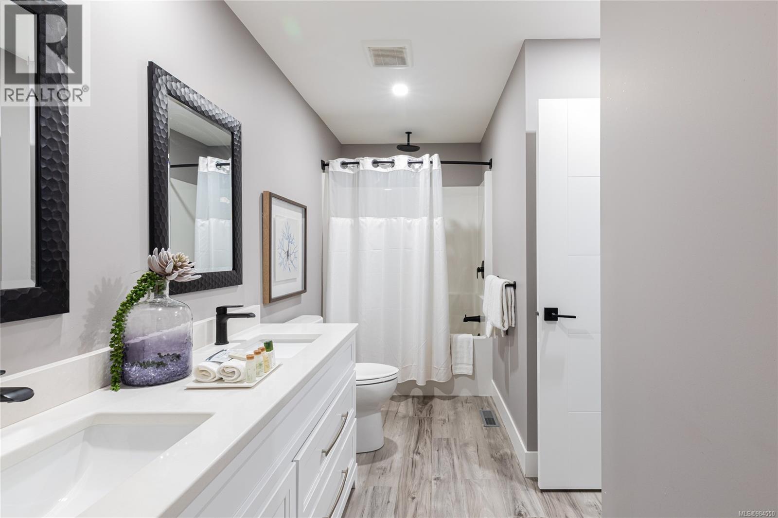 3 1175 Resort Dr, Parksville