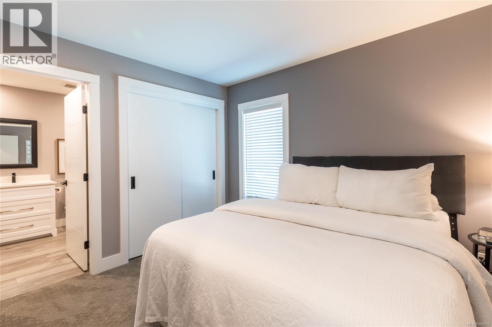 3 1175 Resort Dr, Parksville