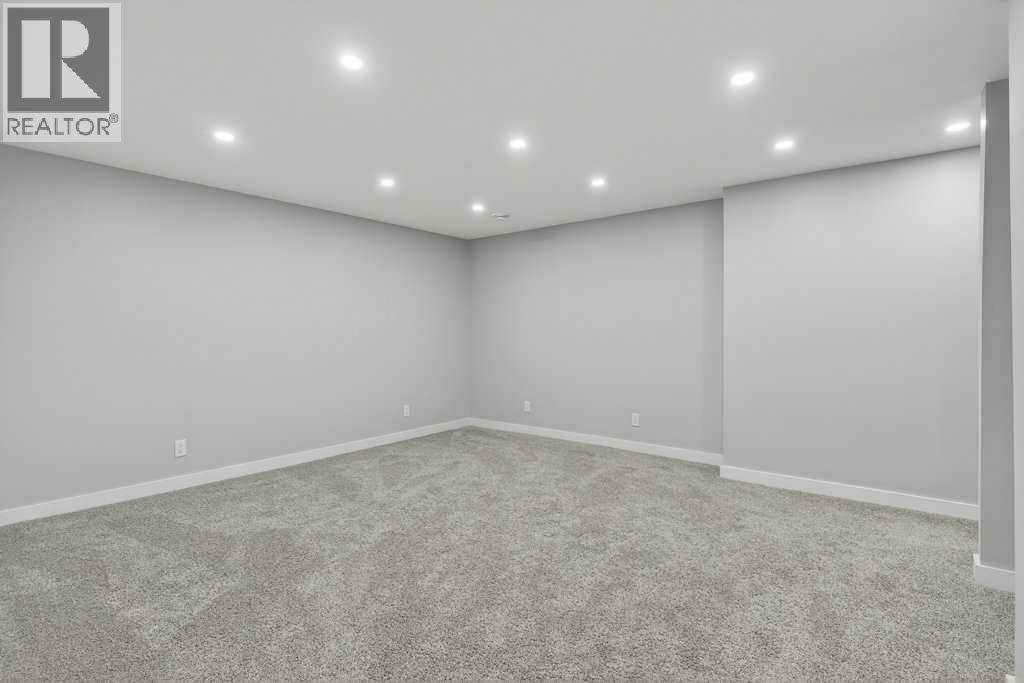 Single Family House for Sale in   Avenue SE Deer Run Calgary 