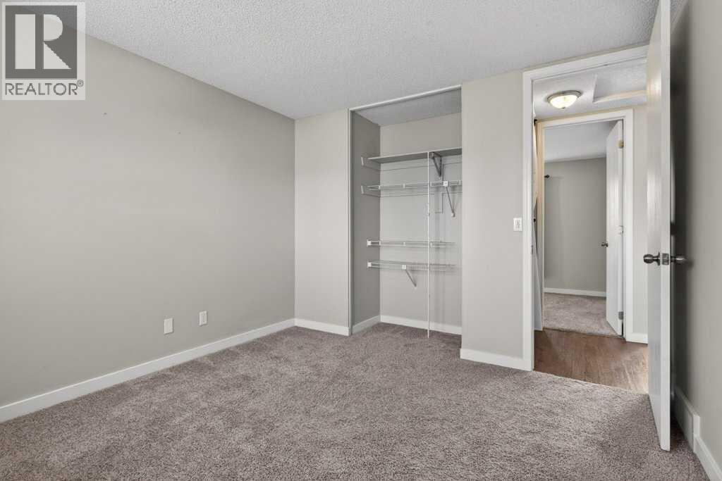 Single Family House for Sale in   Avenue SE Deer Run Calgary 