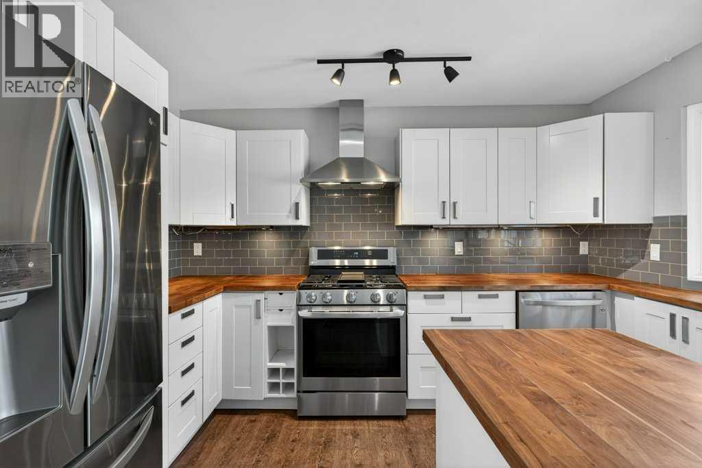 Single Family House for Sale in   Avenue SE Deer Run Calgary 