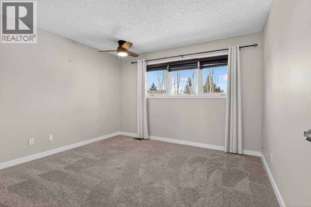 Single Family House for Sale in   Avenue SE Deer Run Calgary 