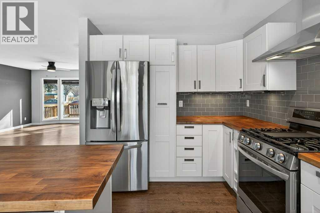 Single Family House for Sale in   Avenue SE Deer Run Calgary 