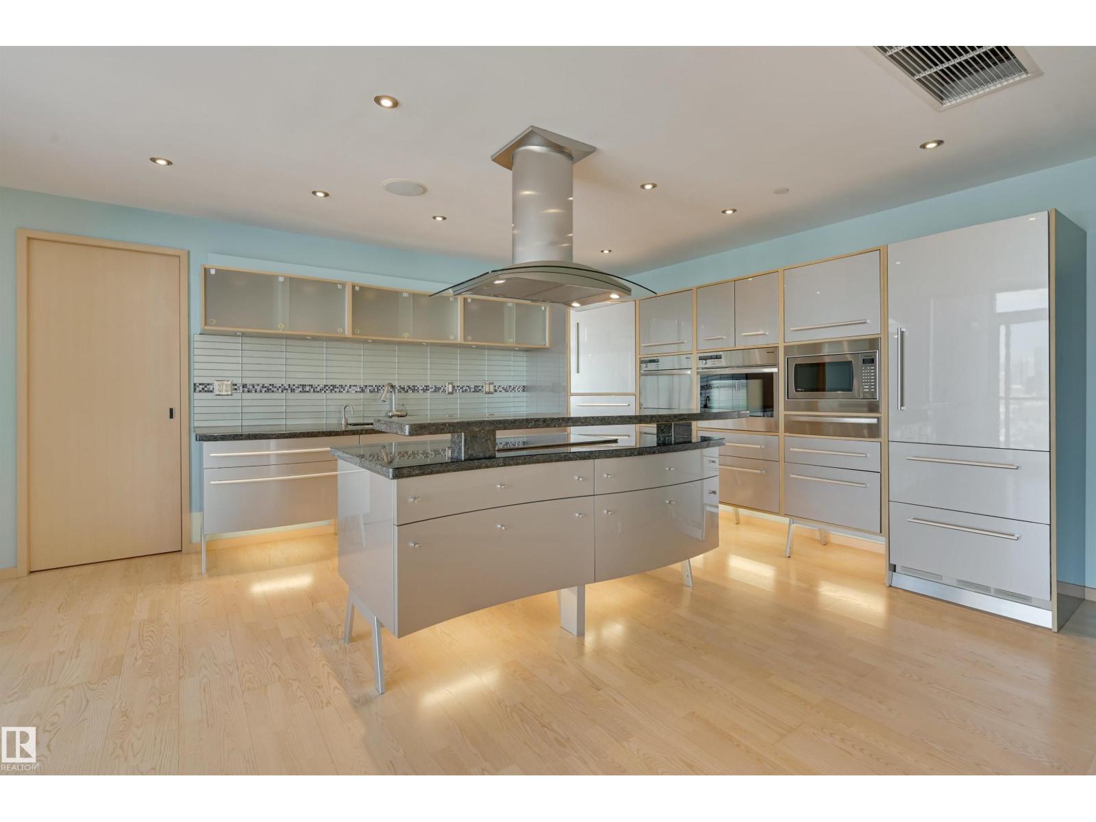 #901 10035 SASKATCHEWAN DR NW, Edmonton