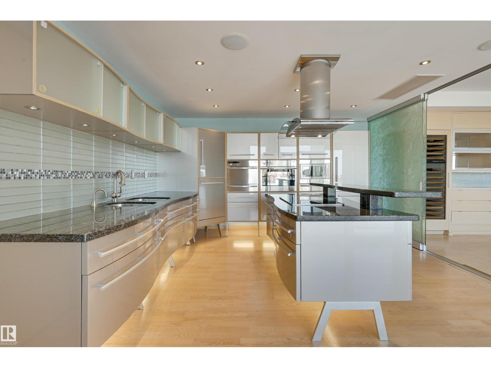 #901 10035 SASKATCHEWAN DR NW, Edmonton