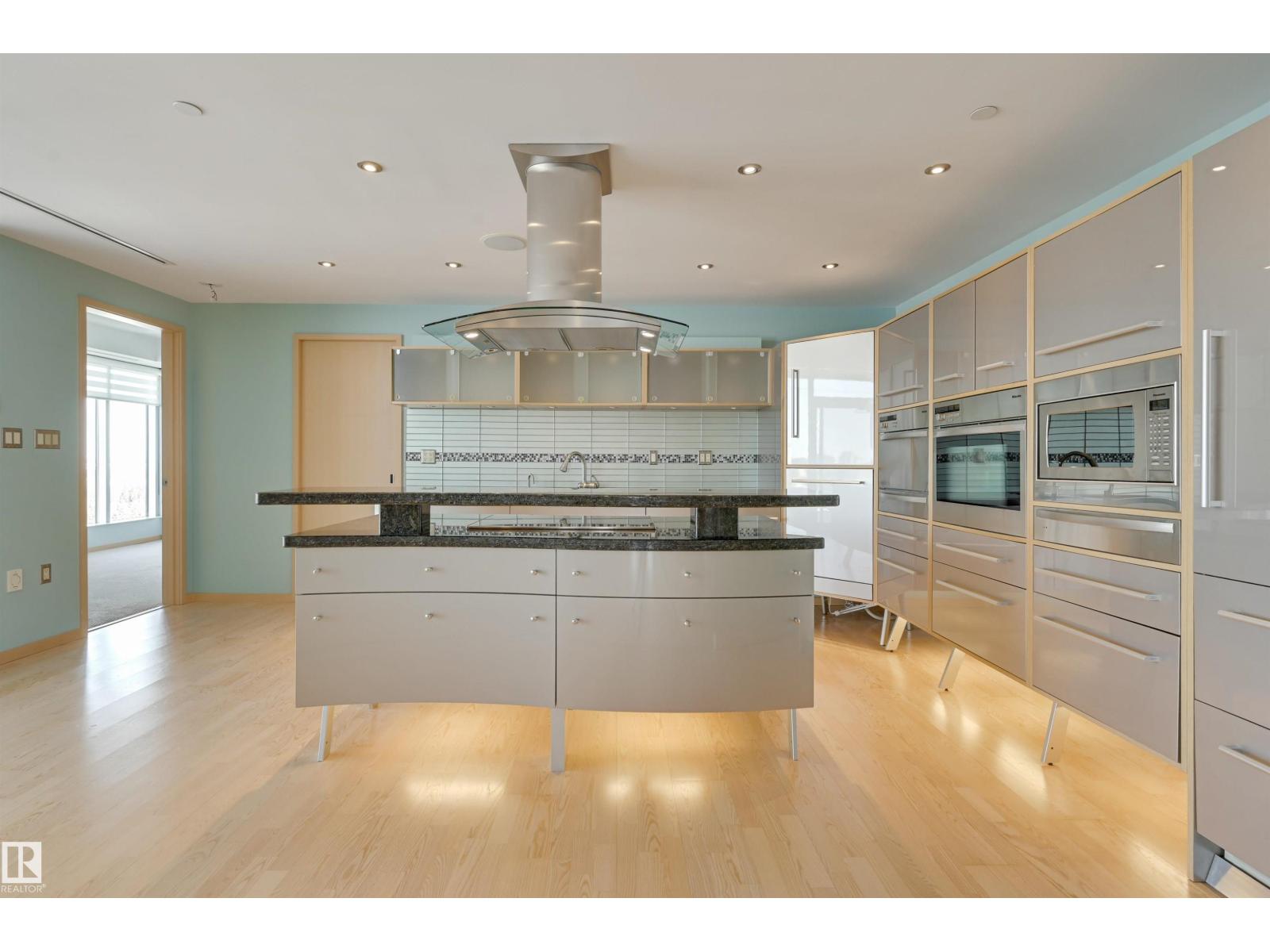 #901 10035 SASKATCHEWAN DR NW, Edmonton