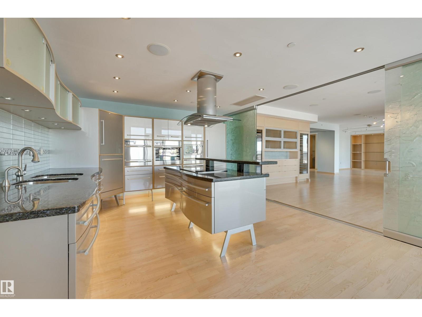 #901 10035 SASKATCHEWAN DR NW, Edmonton