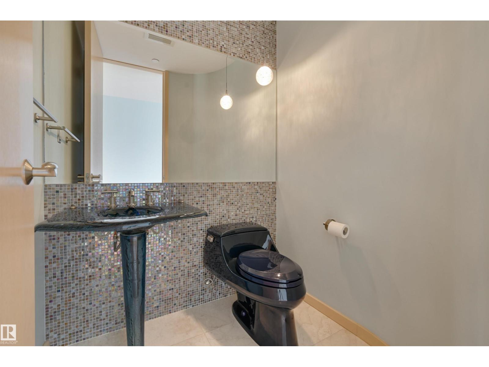 #901 10035 SASKATCHEWAN DR NW, Edmonton