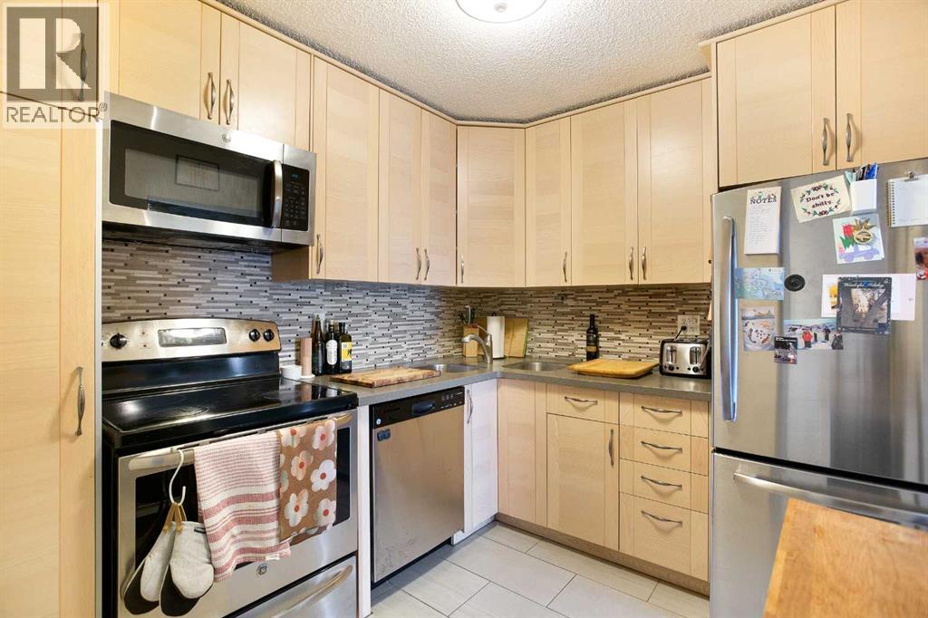 Single Family House for Sale in    Street NE Renfrew Calgary 