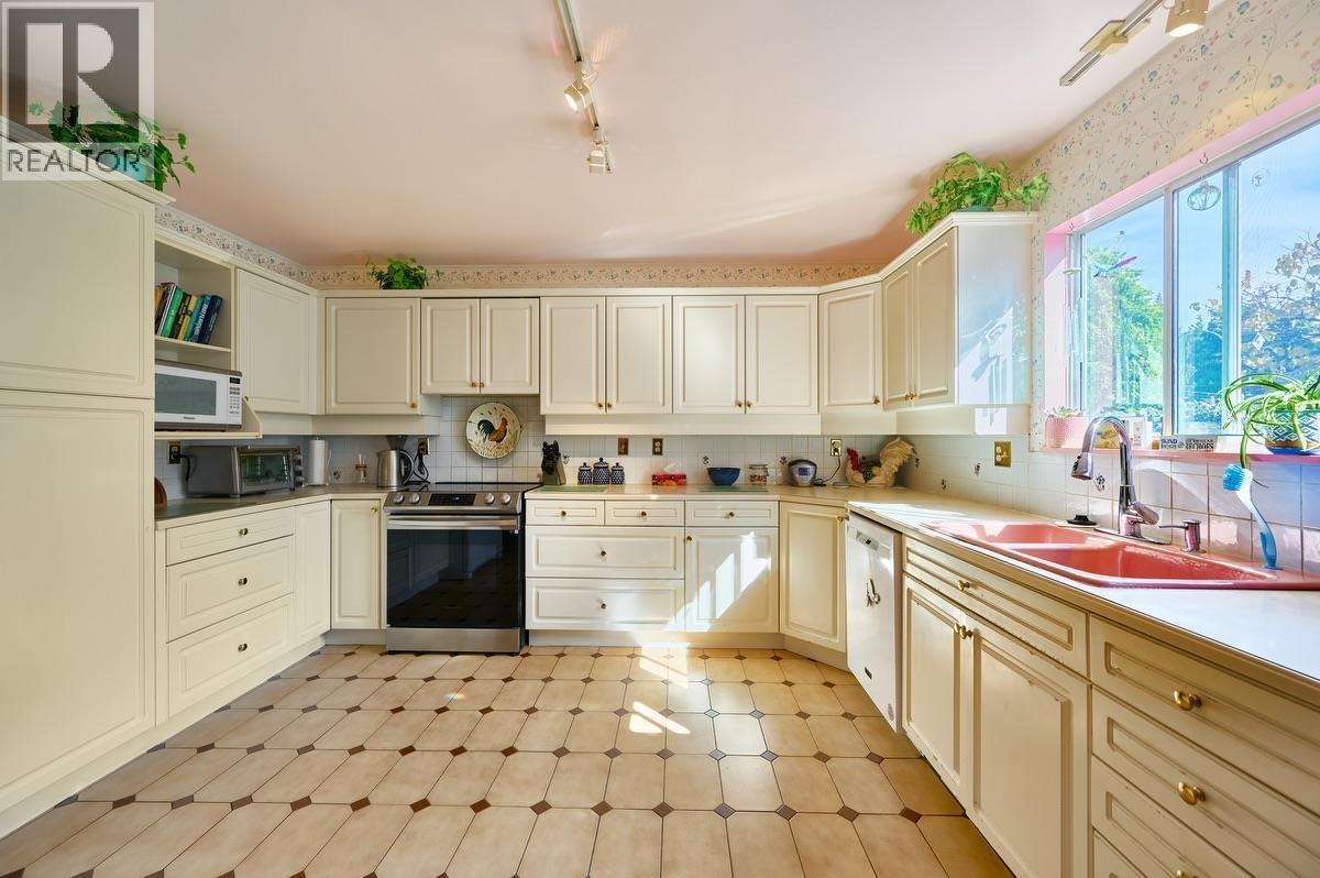 4228 CRAIGFLOWER Drive - photo 2