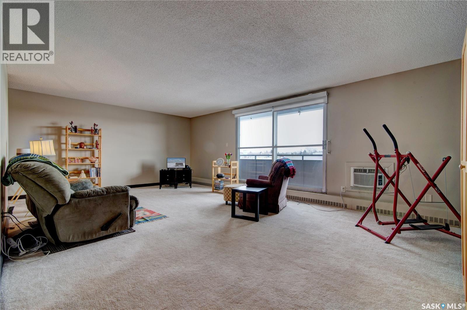 Single Family House High rise for Sale in   Rae STREET Regina 