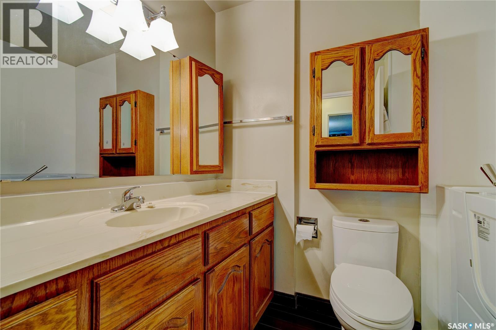 Single Family House High rise for Sale in   Rae STREET Regina 