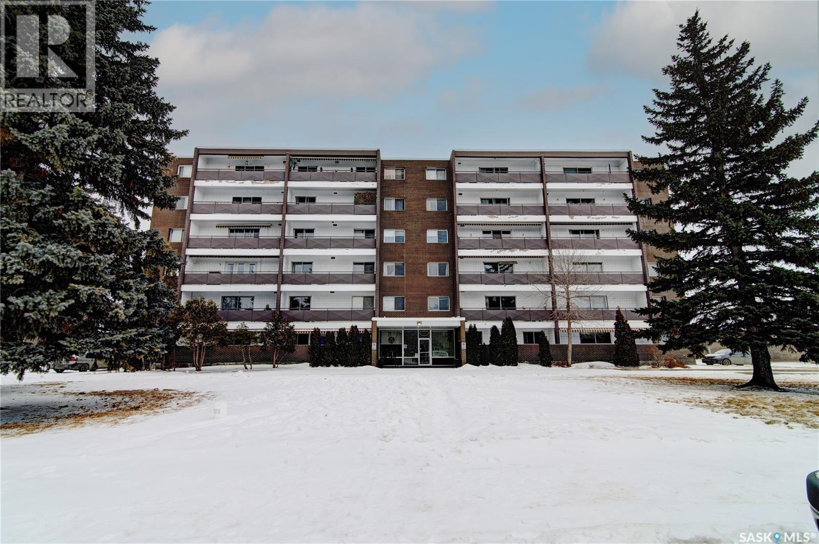 Single Family House High rise for Sale in   Rae STREET Regina 