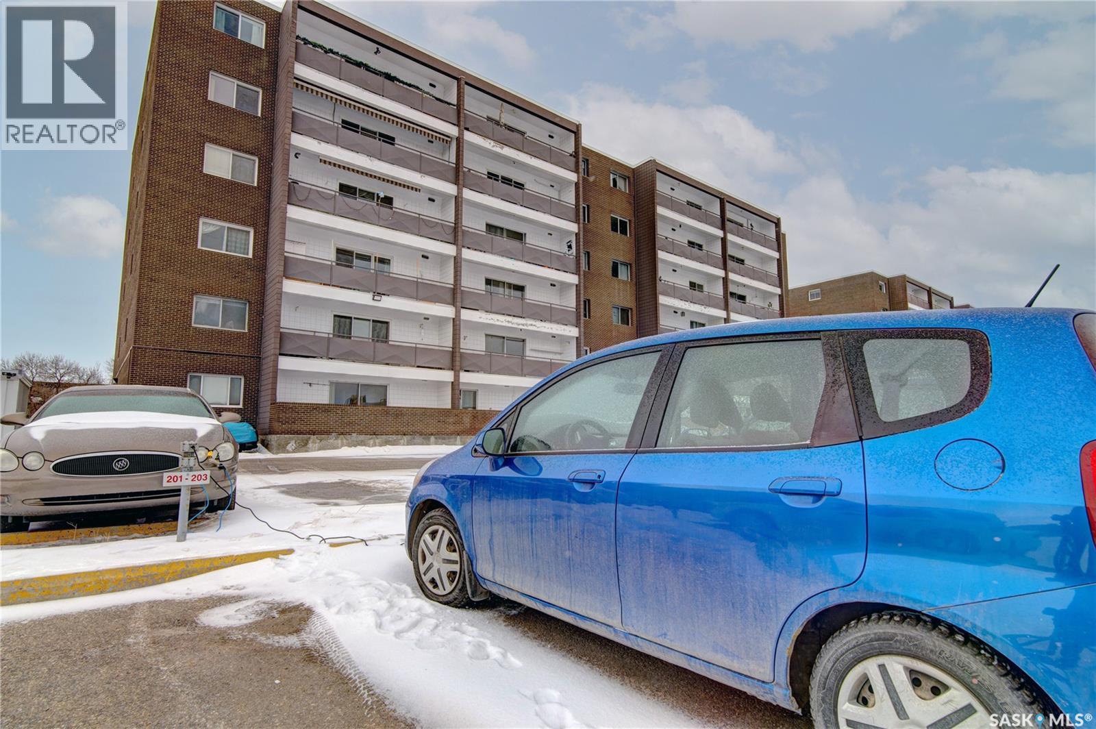 Single Family House High rise for Sale in   Rae STREET Regina 