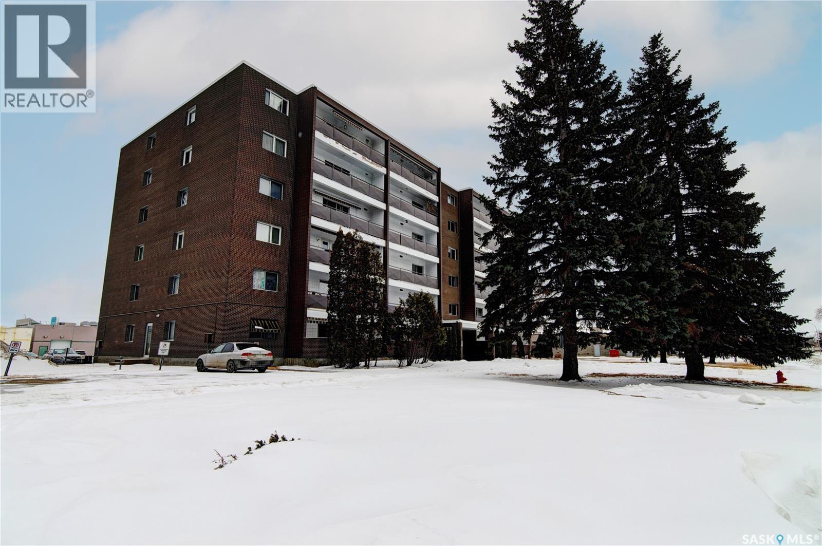Single Family House High rise for Sale in   Rae STREET Regina 