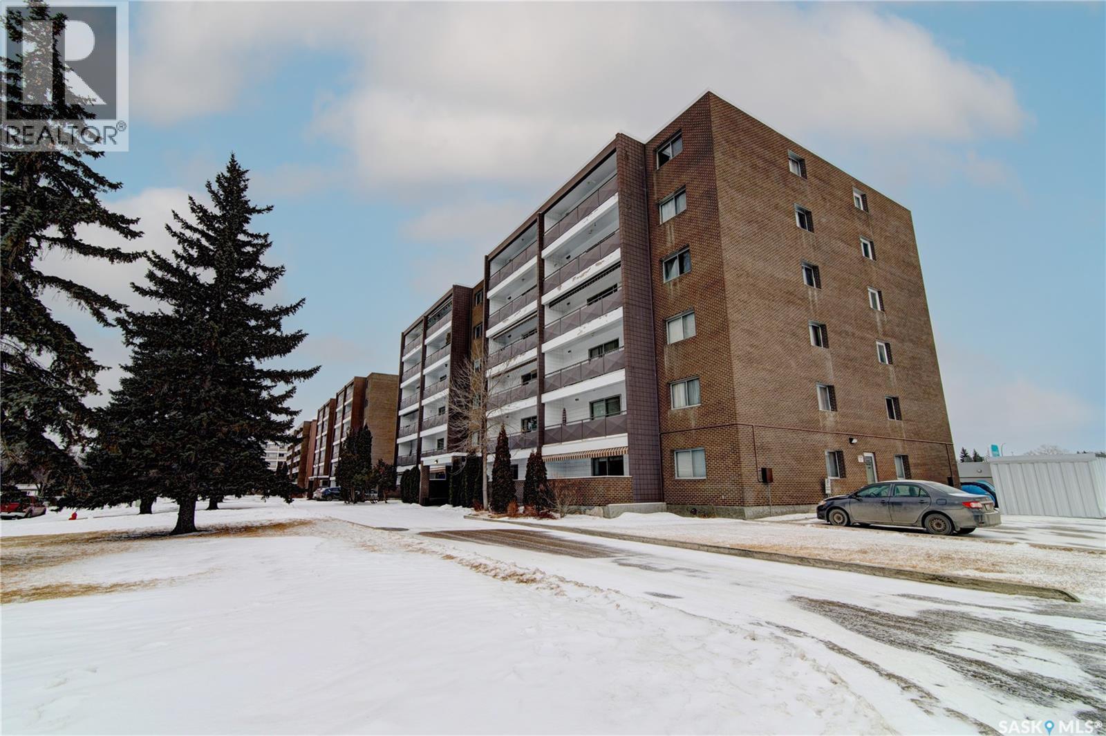 Single Family House High rise for Sale in   Rae STREET Regina 