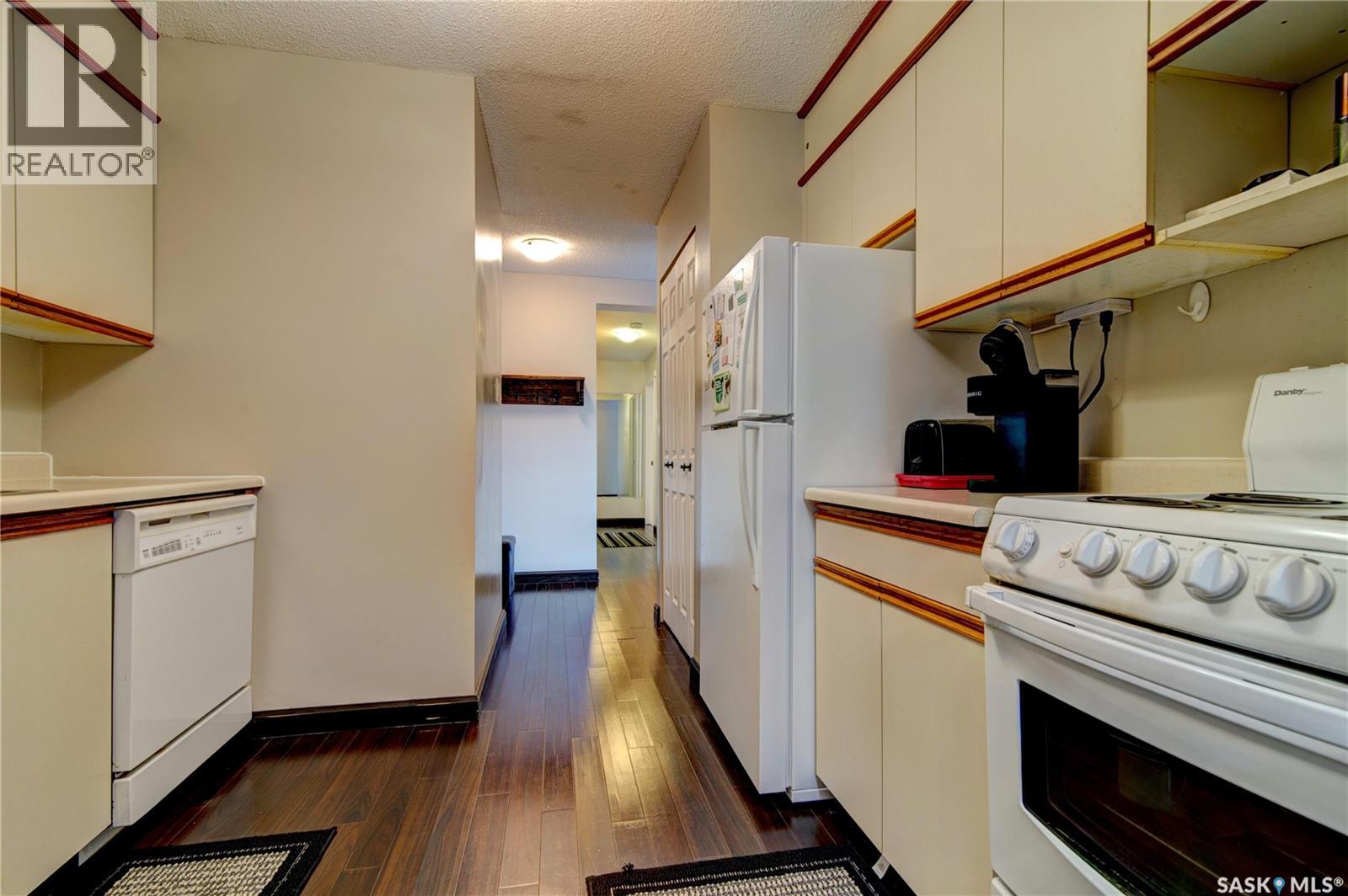 Single Family House High rise for Sale in   Rae STREET Regina 