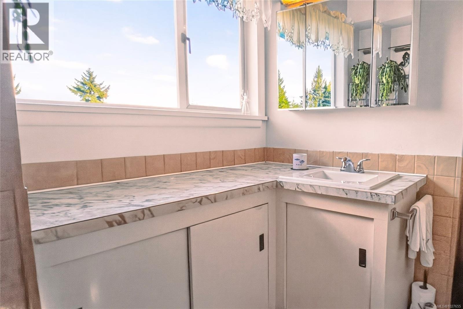 1148 & 1156 Helen Rd, Ucluelet