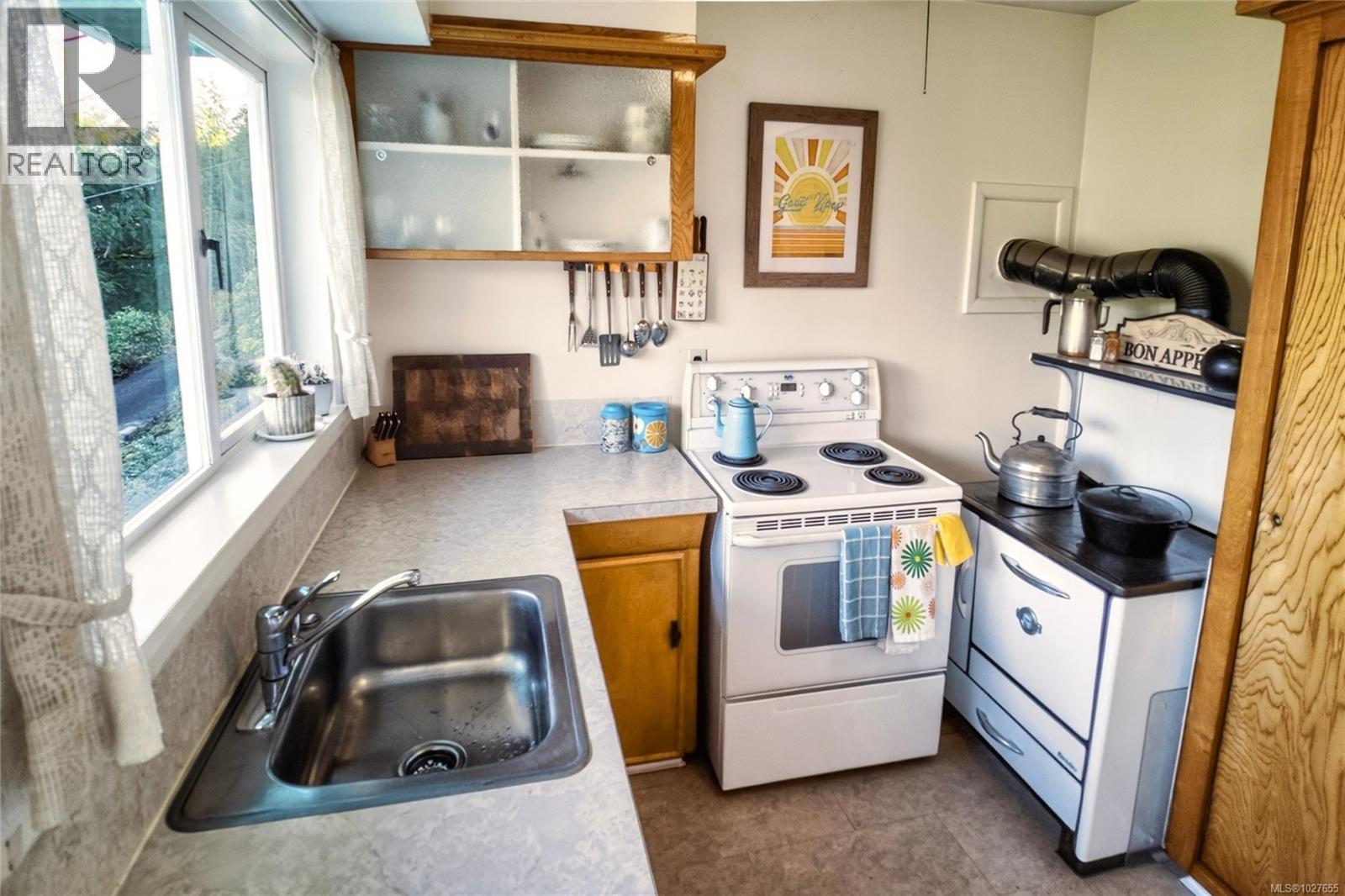 1148 & 1156 Helen Rd, Ucluelet