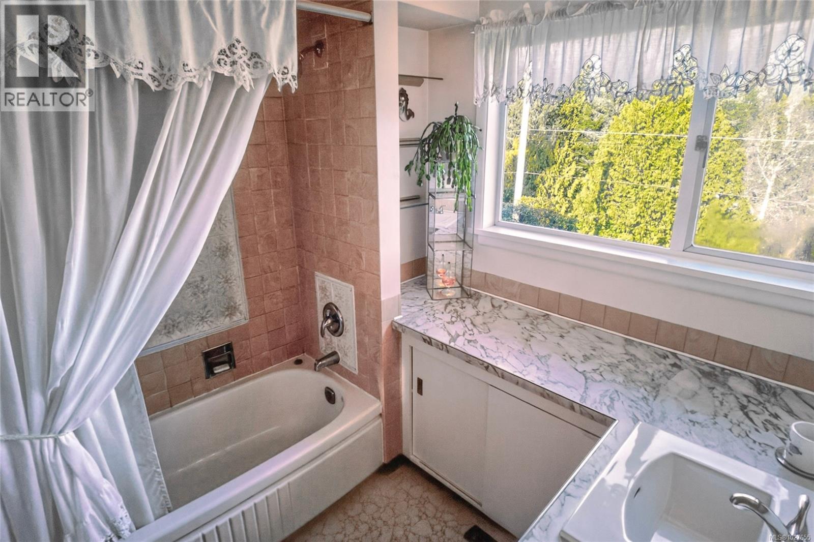 1148 & 1156 Helen Rd, Ucluelet