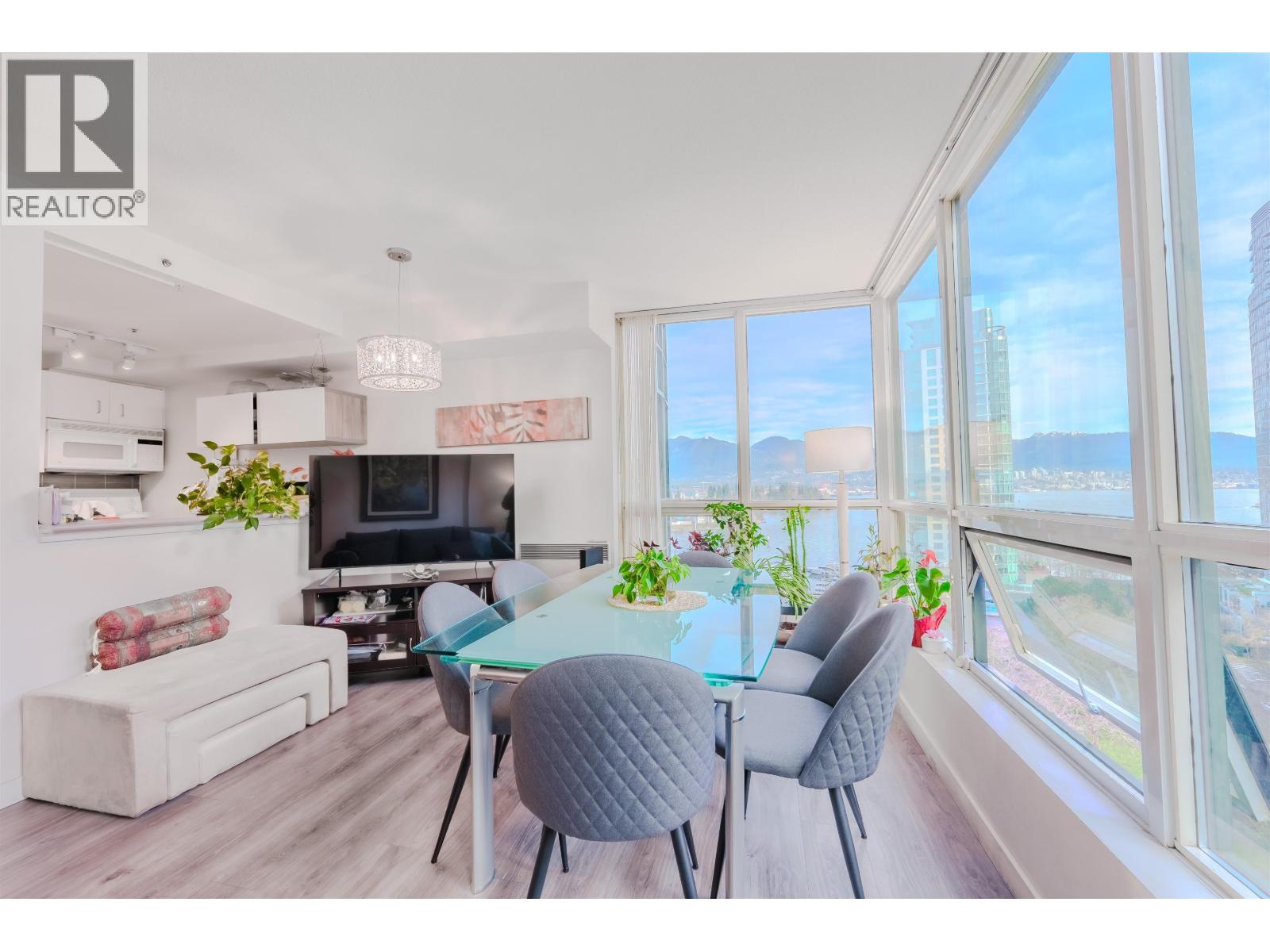 1204 555 JERVIS Street - photo 2