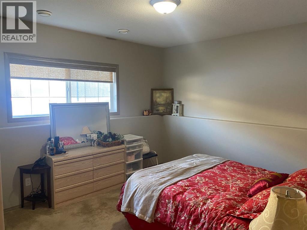 10, 5302 47 Street - Photo 3 of 13, Camrose, Alberta