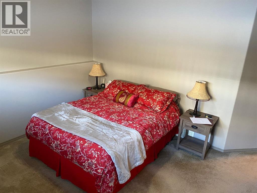 10, 5302 47 Street - Photo 4 of 13, Camrose, Alberta