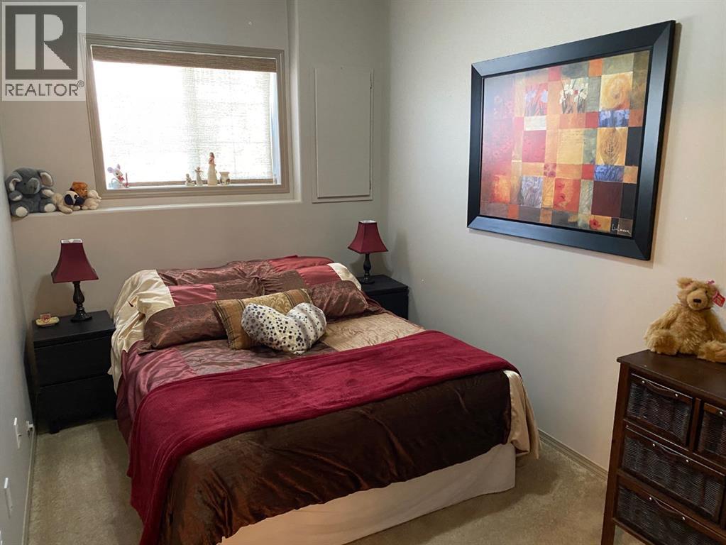 10, 5302 47 Street - Photo 5 of 13, Camrose, Alberta