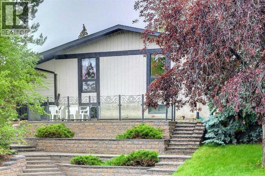 Single Family House for Sale in  Berwick Crescent NW Beddington Heights Calgary 