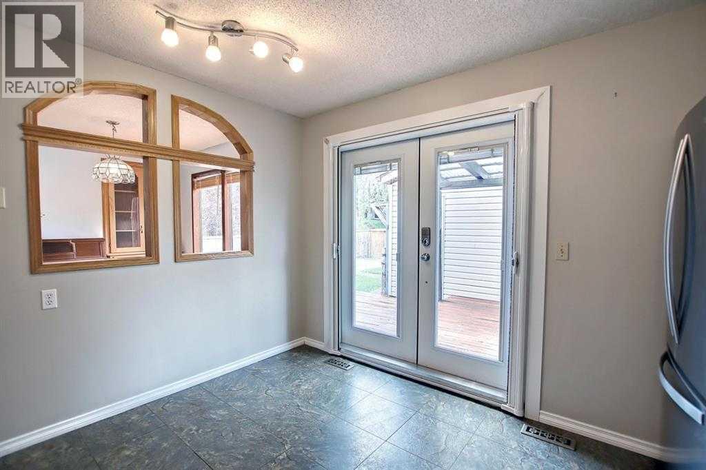 Single Family House for Sale in  Berwick Crescent NW Beddington Heights Calgary 