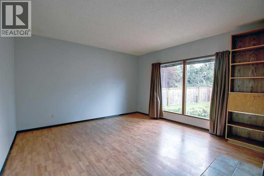 Single Family House for Sale in  Berwick Crescent NW Beddington Heights Calgary 