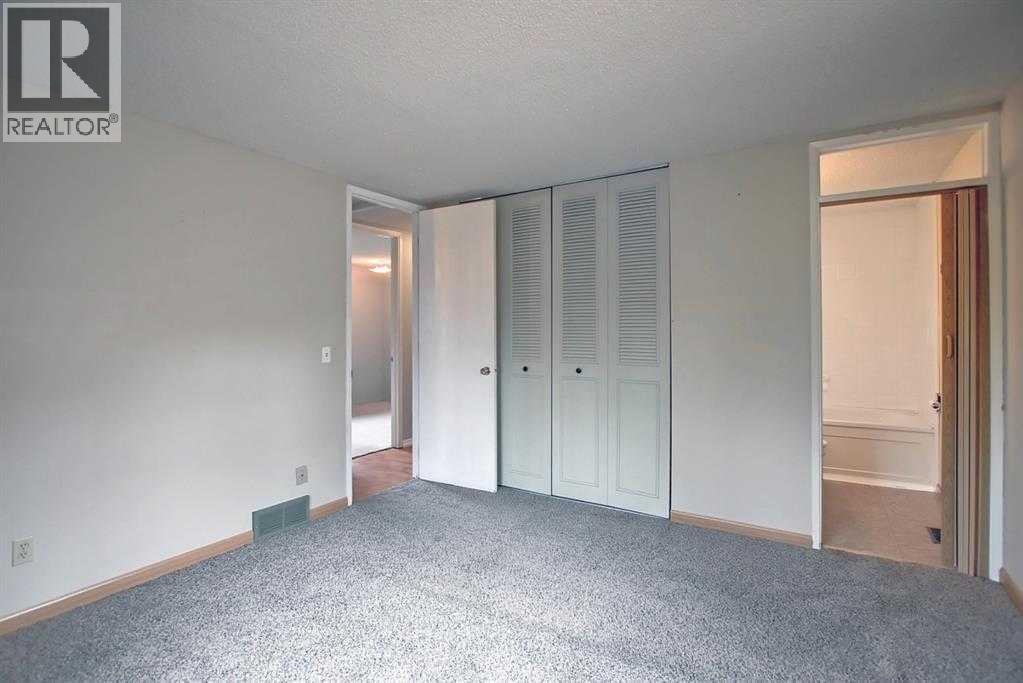 Single Family House for Sale in  Berwick Crescent NW Beddington Heights Calgary 