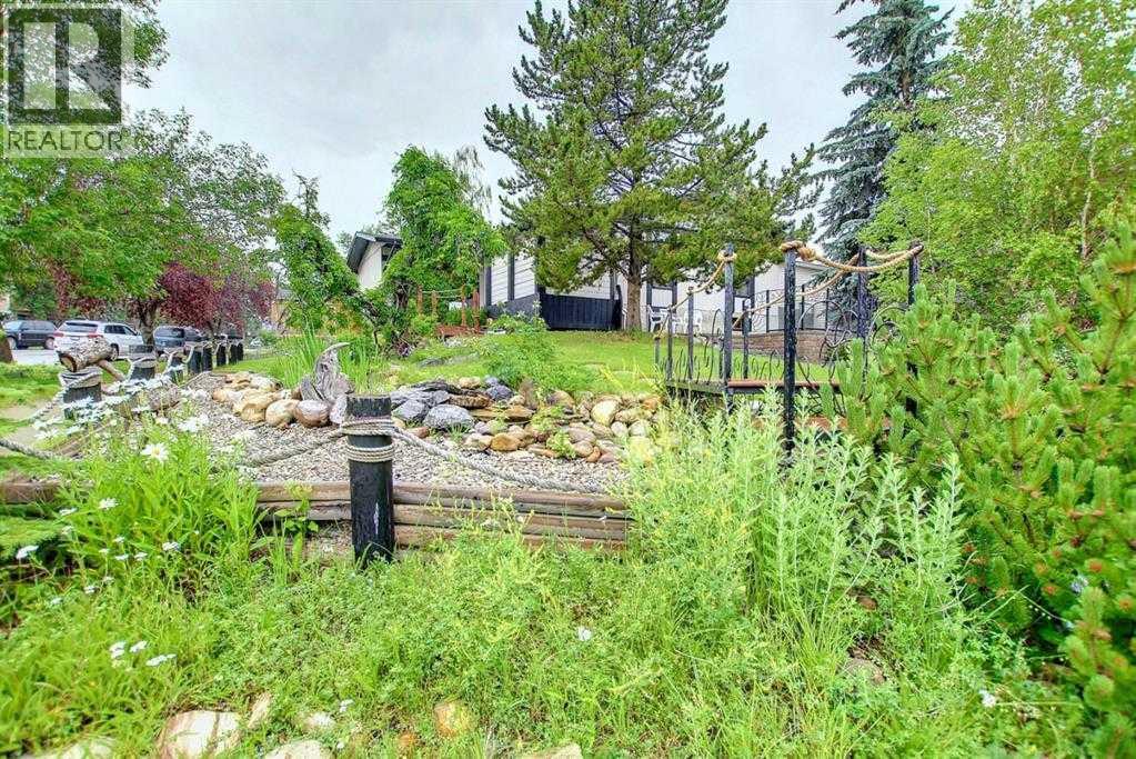 Single Family House for Sale in  Berwick Crescent NW Beddington Heights Calgary 