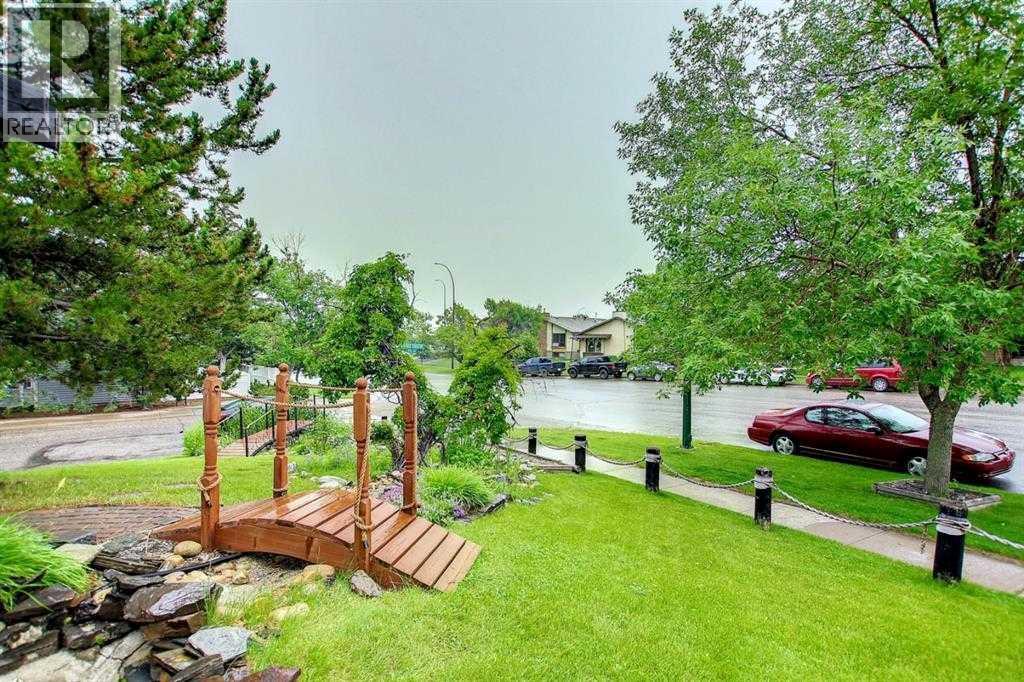 Single Family House for Sale in  Berwick Crescent NW Beddington Heights Calgary 