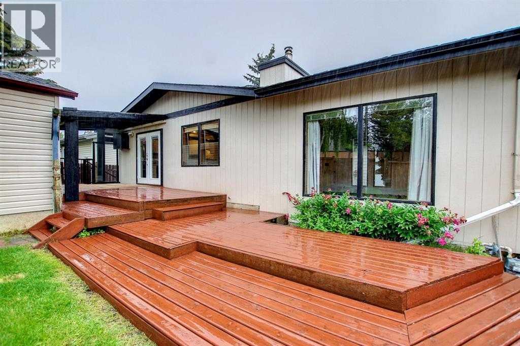 Single Family House for Sale in  Berwick Crescent NW Beddington Heights Calgary 