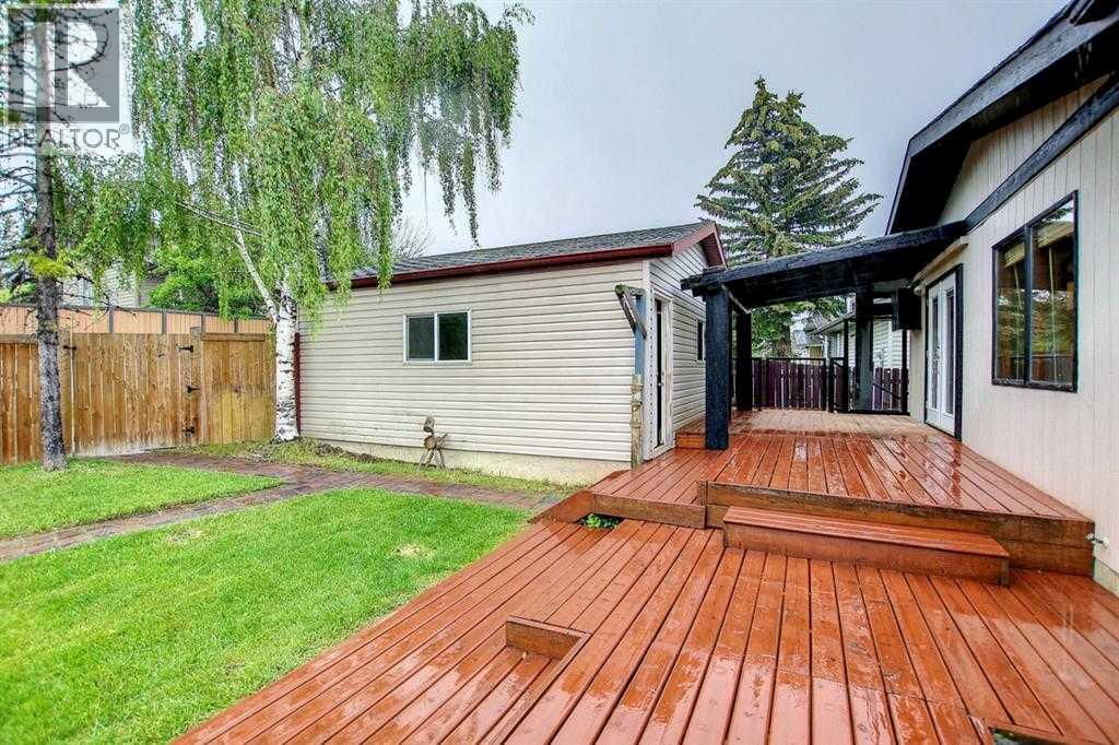 Single Family House for Sale in  Berwick Crescent NW Beddington Heights Calgary 