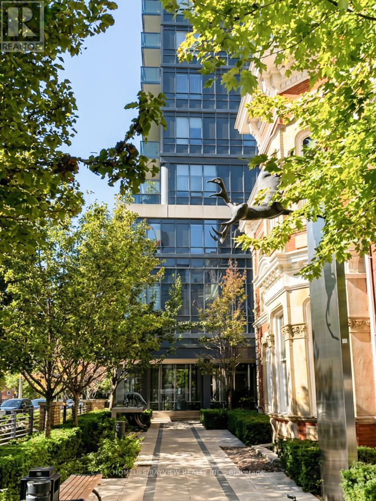 Listing photo of 605 - 28 LINDEN STREET S