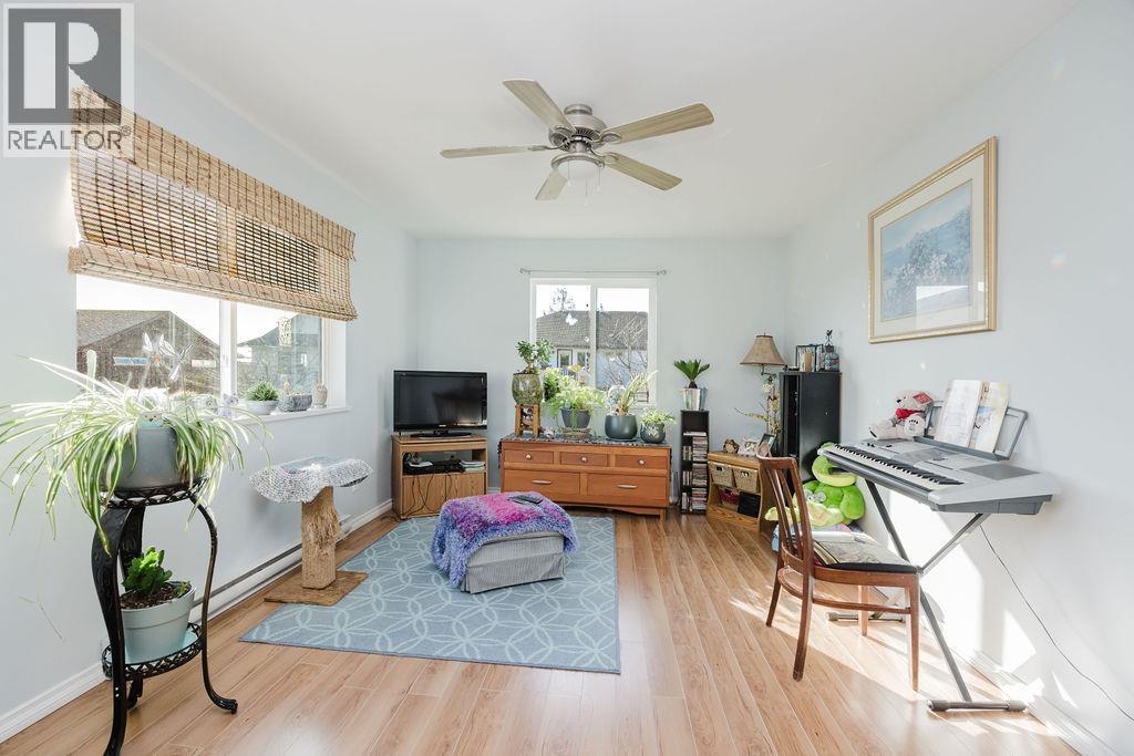 753 STEINBRUNNER ROAD, Gibsons