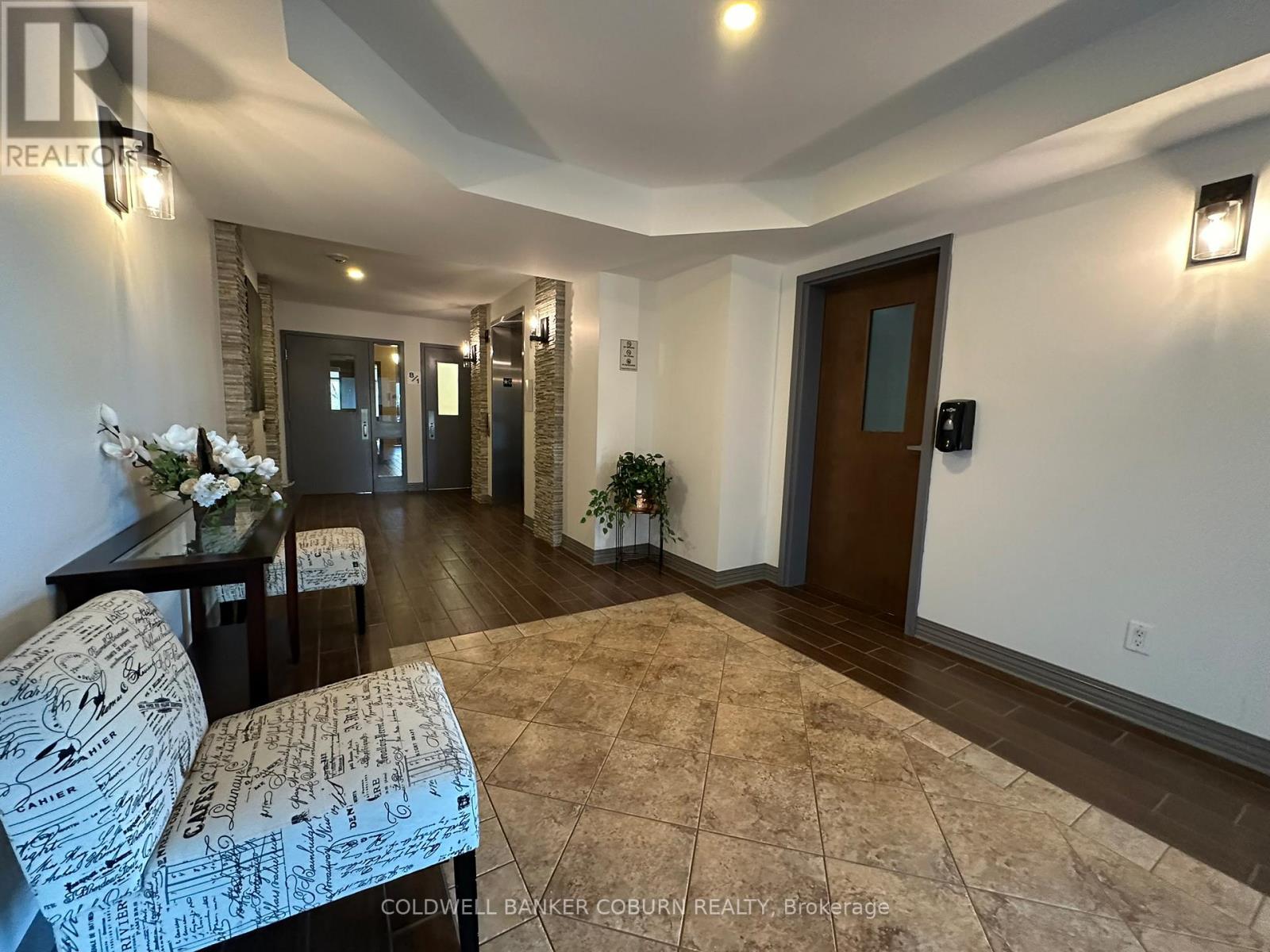 #105 398 VAN BUREN STREET - 14