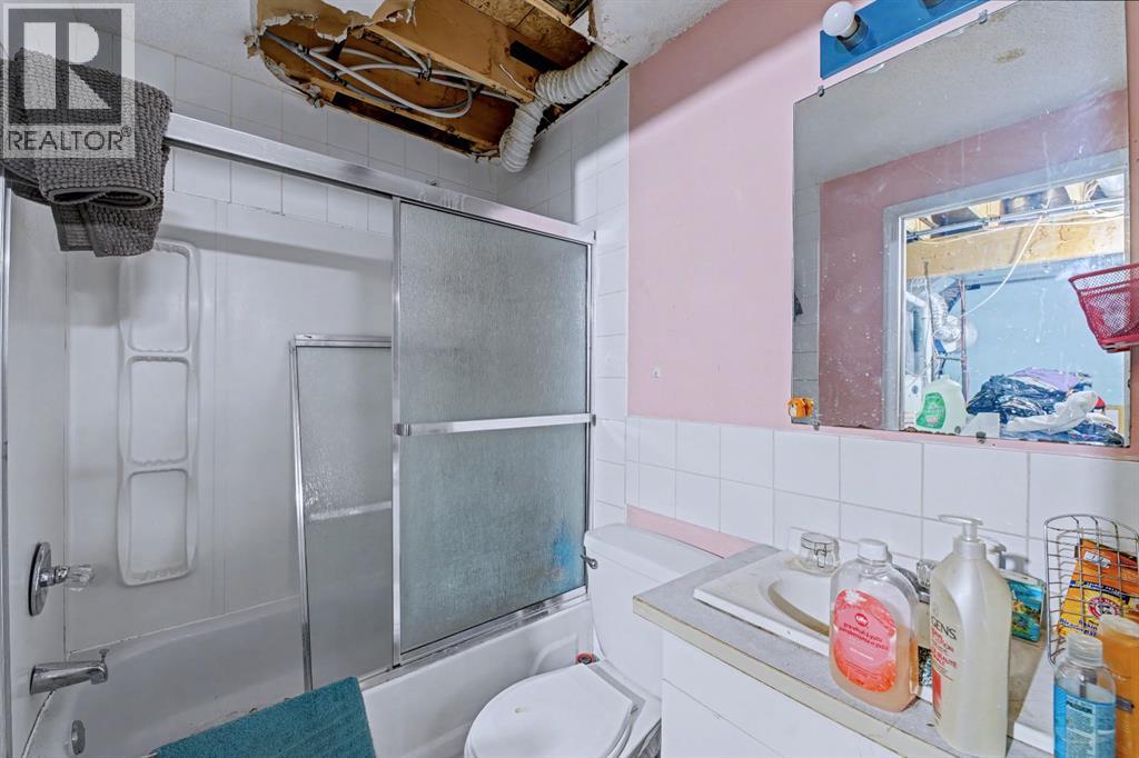 Single Family House for Sale in  Laguna Close NE Monterey Park Calgary 