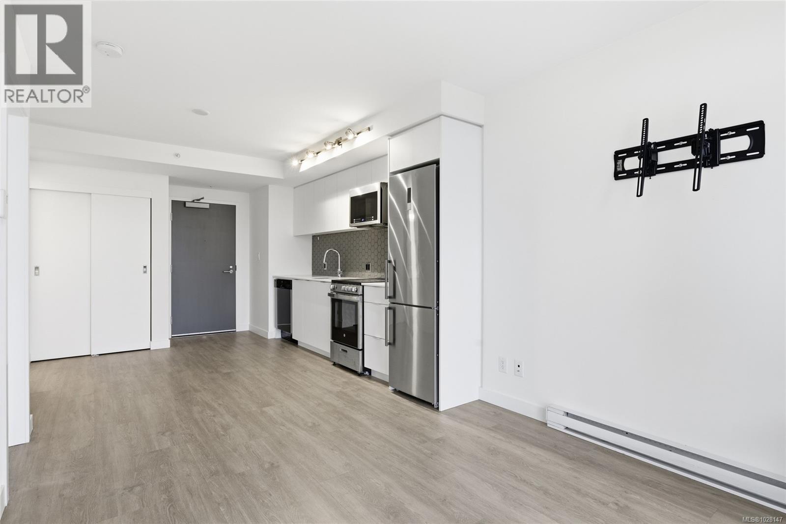 #809 845 Johnson St - 15