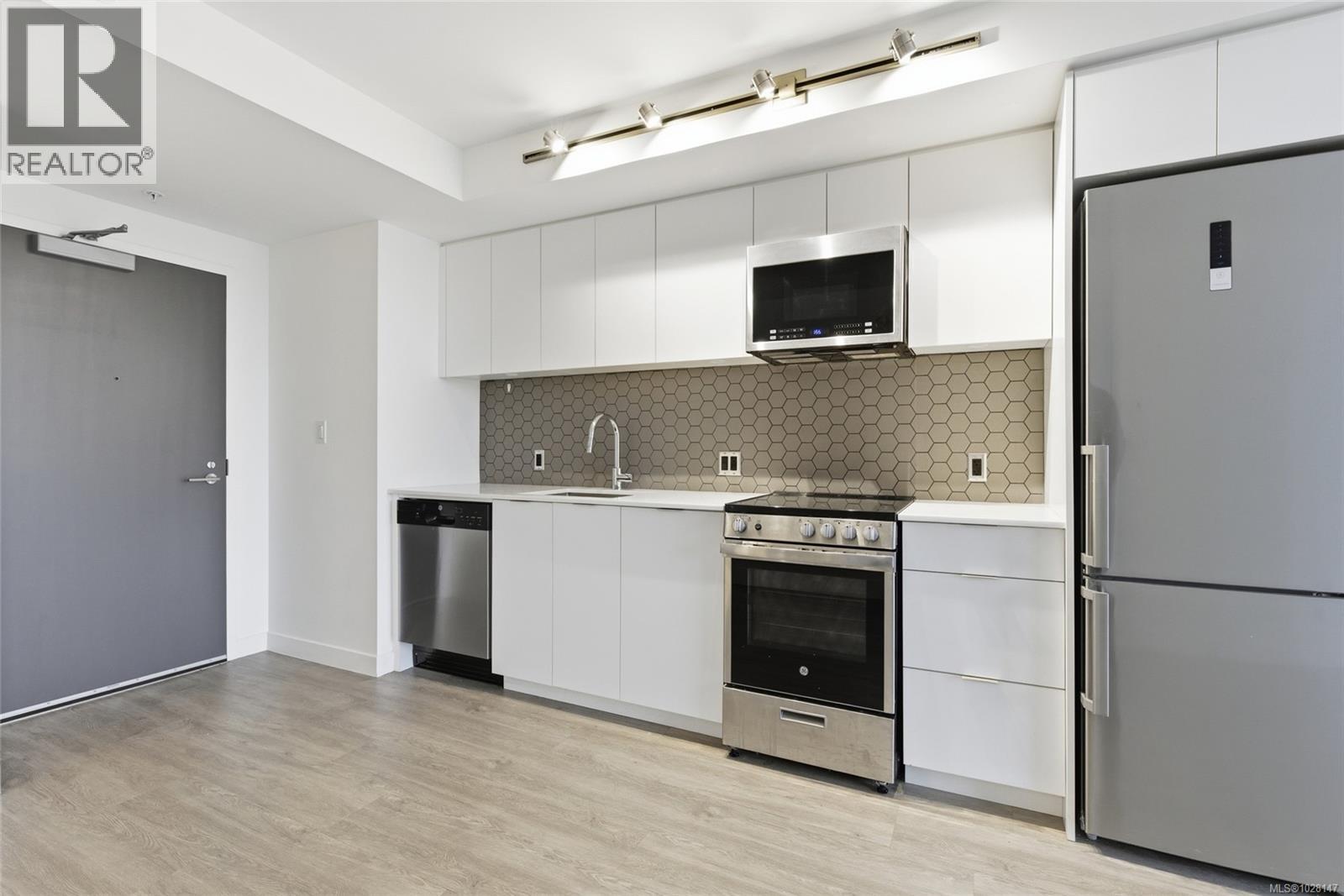 #809 845 Johnson St - 9