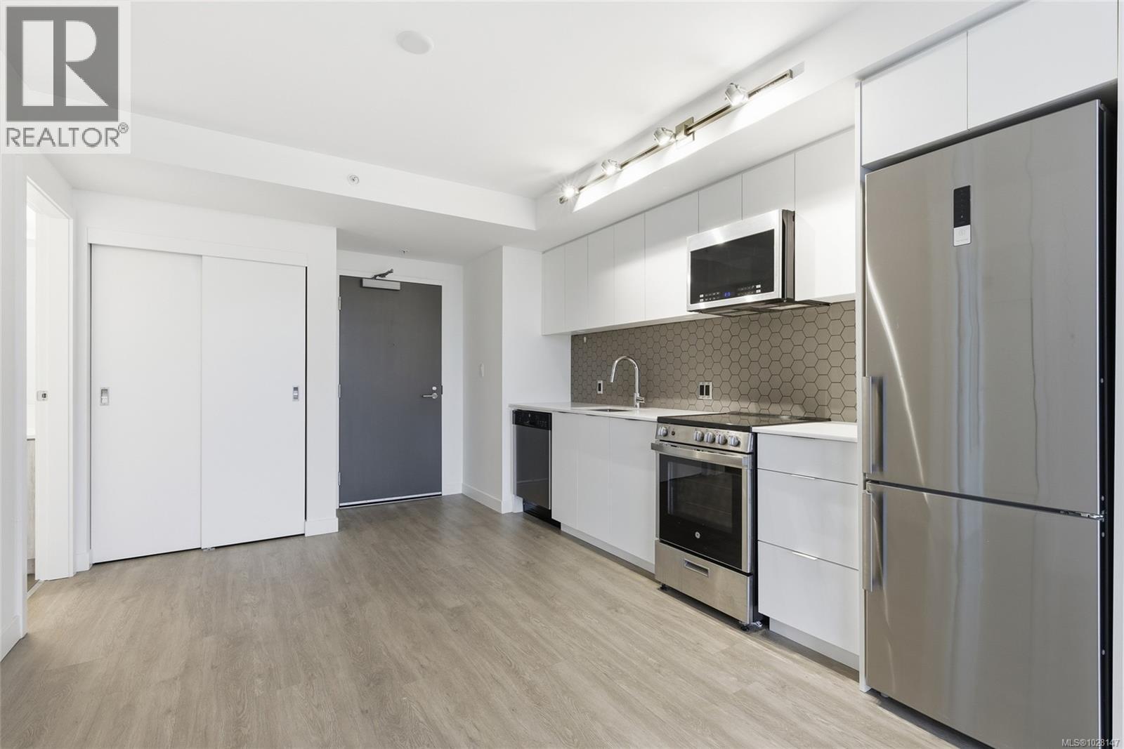 #809 845 Johnson St - 8
