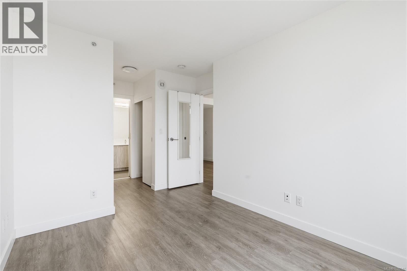 #809 845 Johnson St - 17