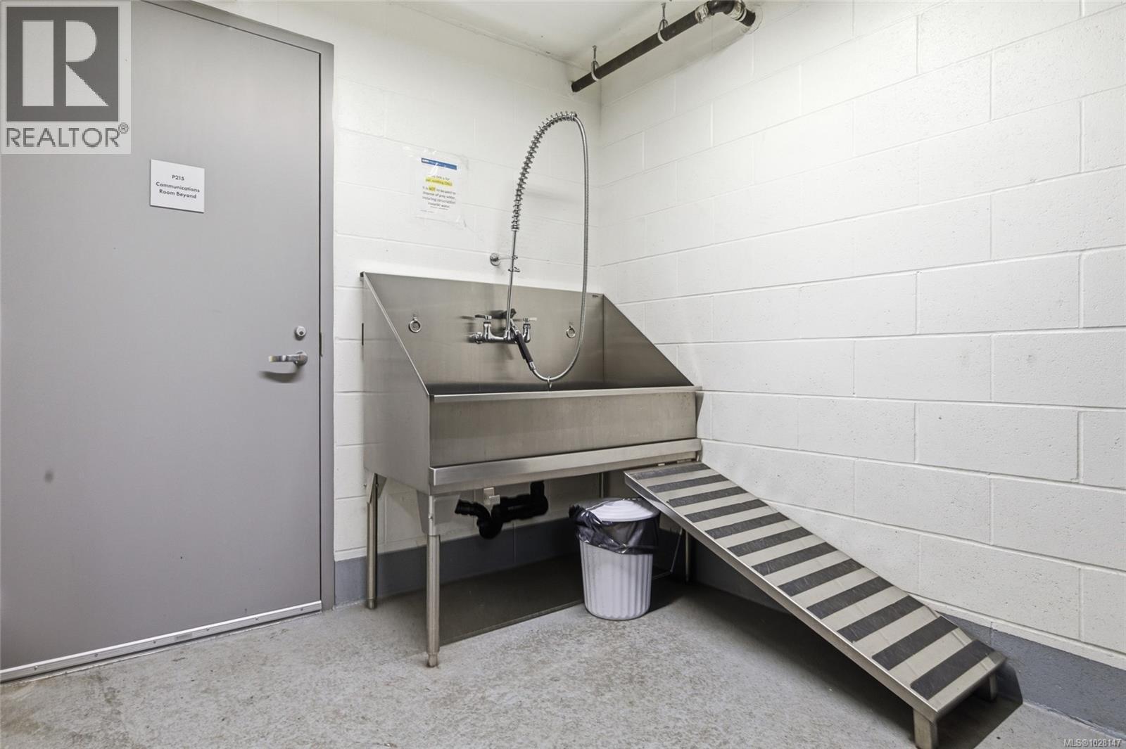 #809 845 Johnson St - 34