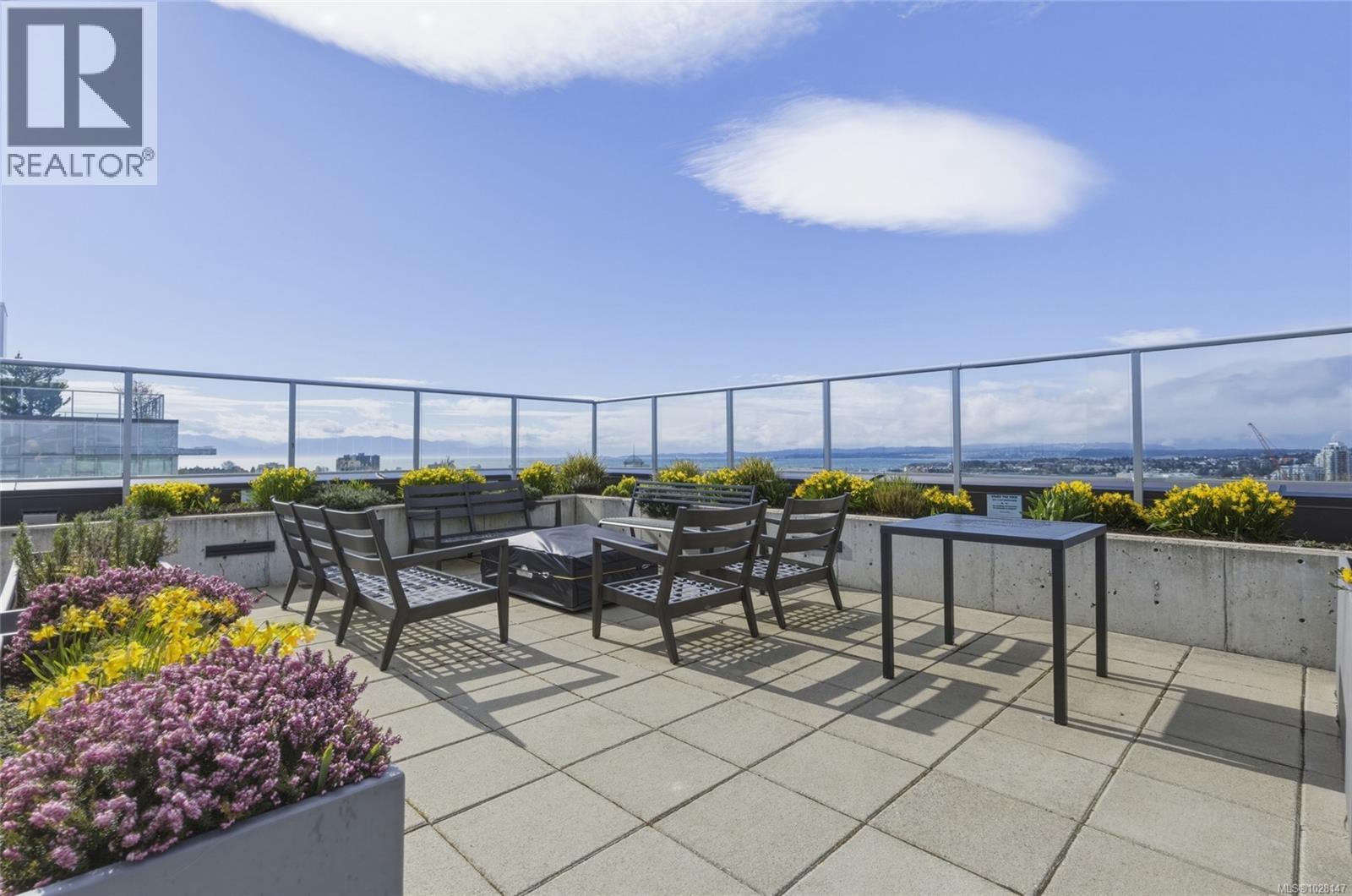 #809 845 Johnson St - 27