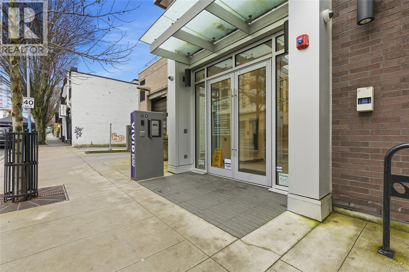 #809 845 Johnson St - 36