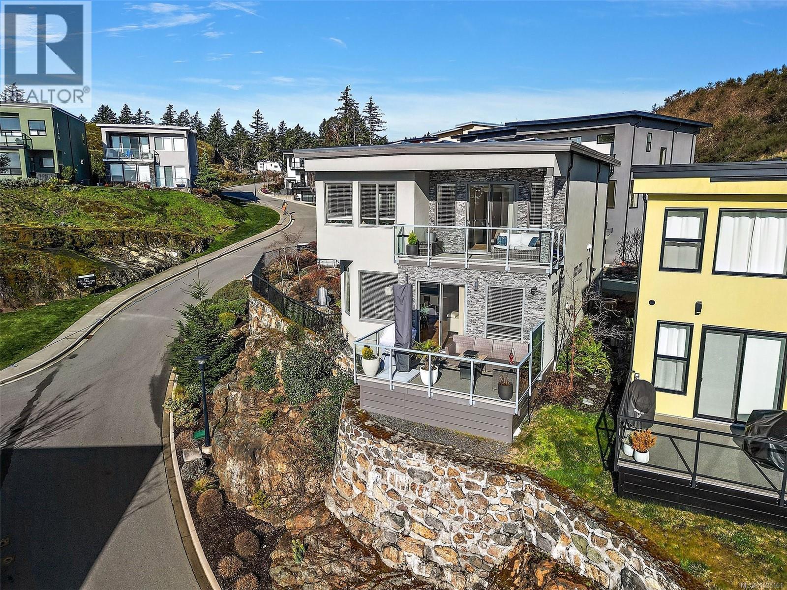 #107 539 DELORA DR - Image 2