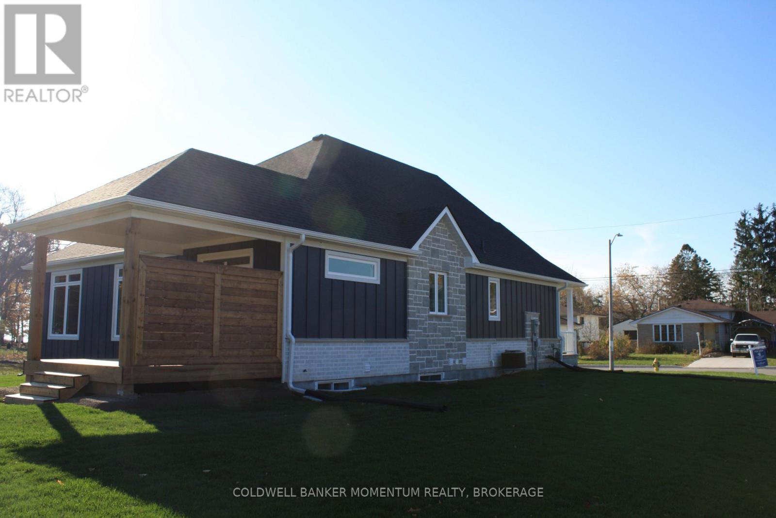 342 BASSETT AVENUE — photo 29