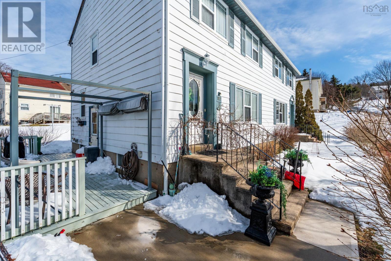 Property 2 of 19 of 122 Cote Des Neiges Road